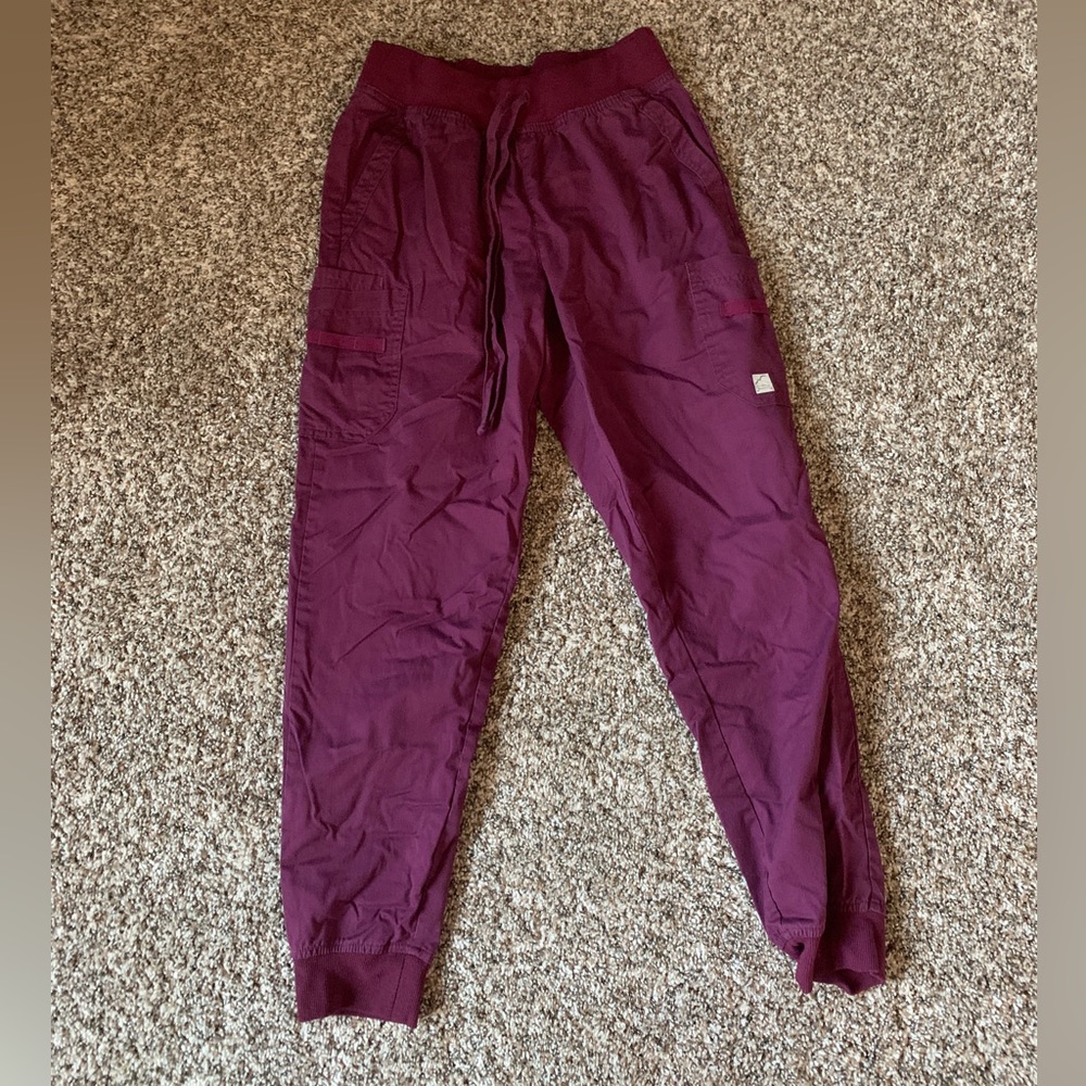 Maroon scrub bottoms, jogger like style